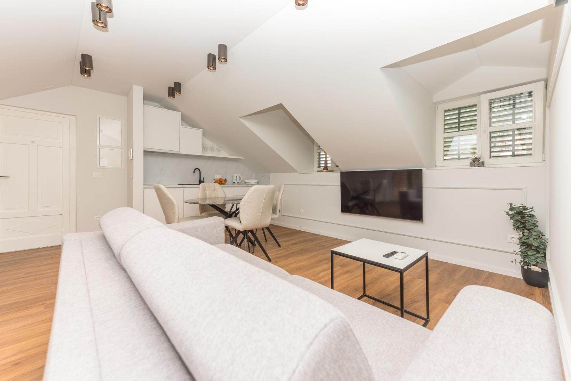 Apartma Palace Heritage 1 *